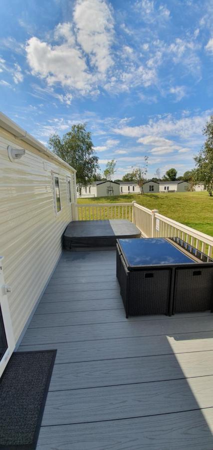 Rj Luxury Caravan Hire With Hot Tub Таттершолл Экстерьер фото