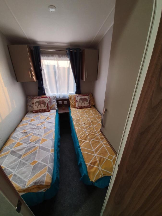 Rj Luxury Caravan Hire With Hot Tub Таттершолл Экстерьер фото