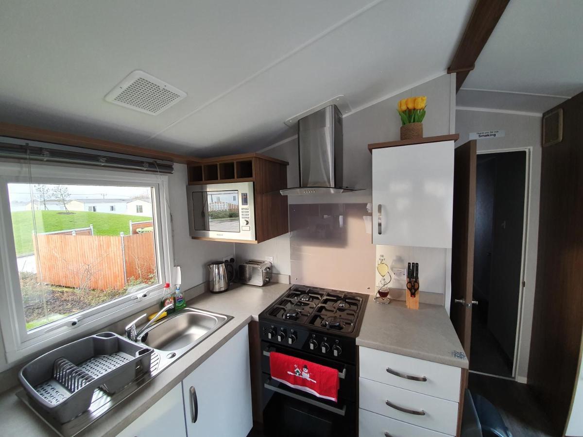 Rj Luxury Caravan Hire With Hot Tub Таттершолл Экстерьер фото