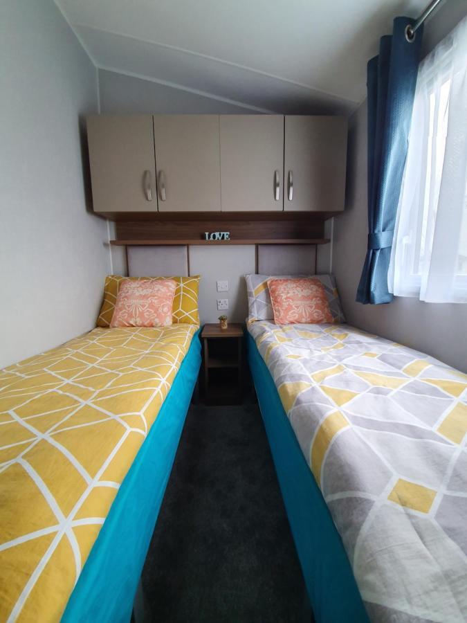 Rj Luxury Caravan Hire With Hot Tub Таттершолл Экстерьер фото