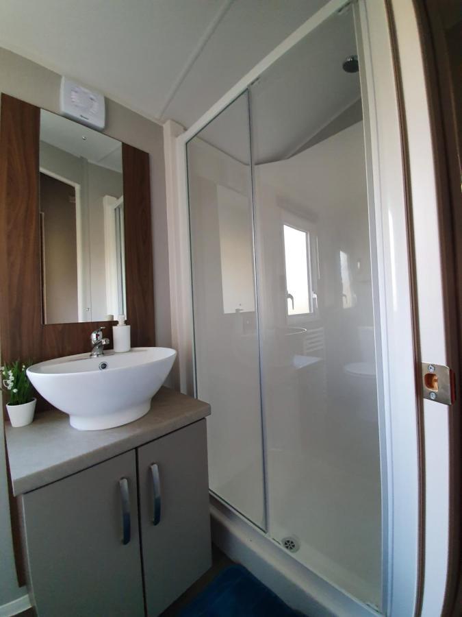 Rj Luxury Caravan Hire With Hot Tub Таттершолл Экстерьер фото